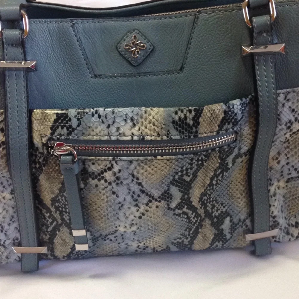 🎉Price Drop! Simply Vera Grayish-Blue Purse